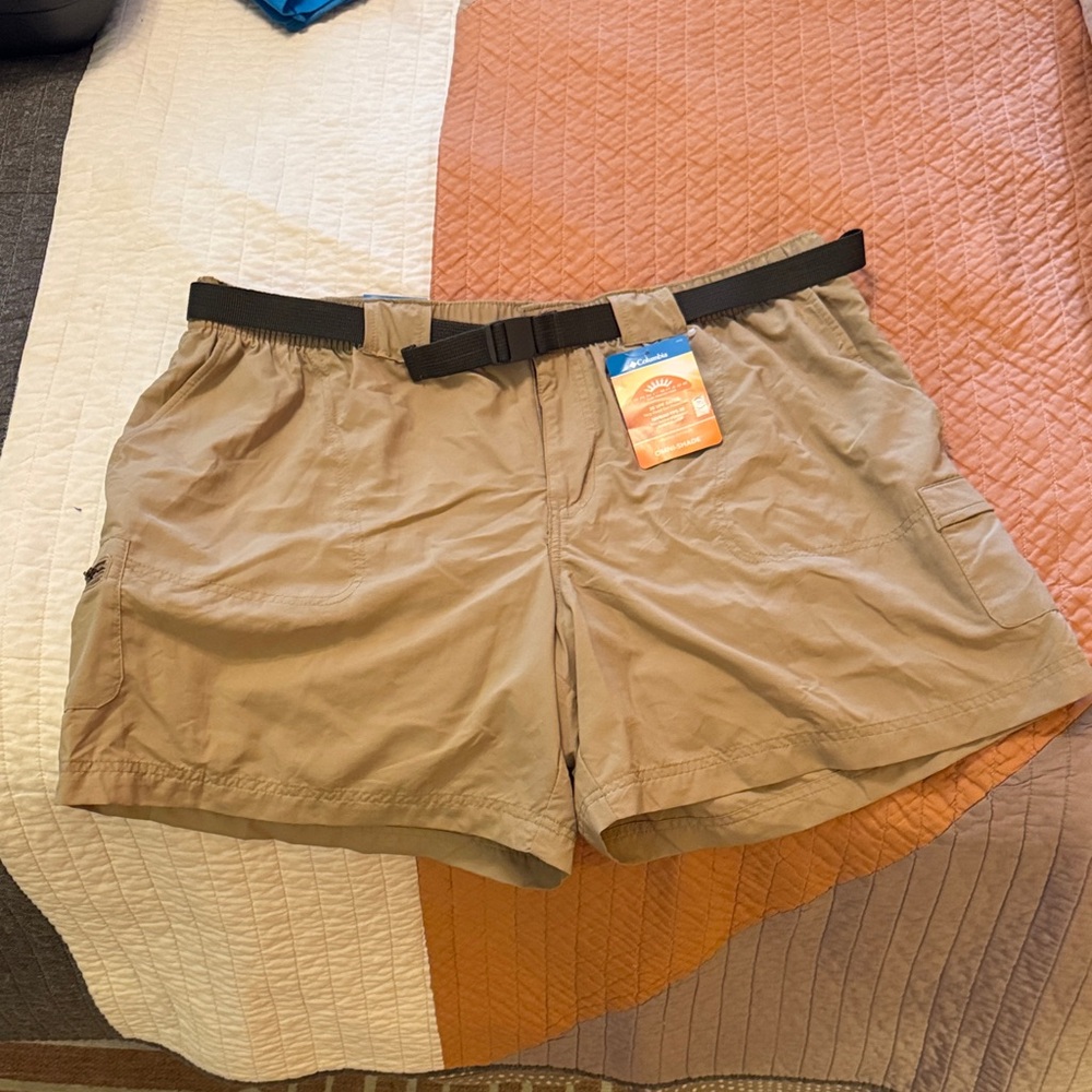 Columbia Tan Cargo Shorts with Elastic Waistband and Breathable Fabric